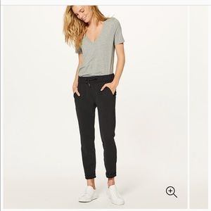 Jet Crop Lulu Lemon Pants. Size 6, Black